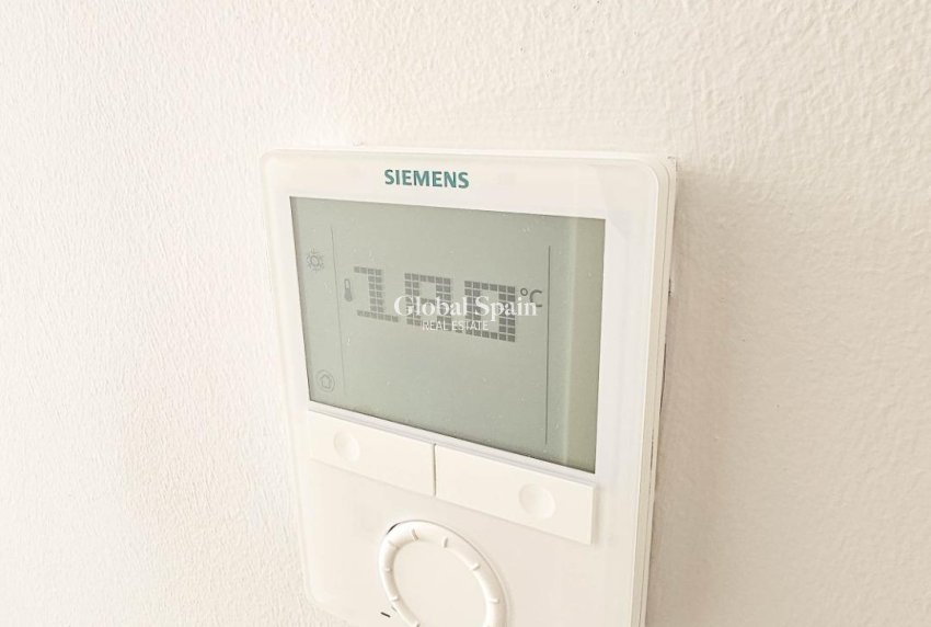 Wederverkoop - VILLA -
ROJALES - Cuidad Quesada