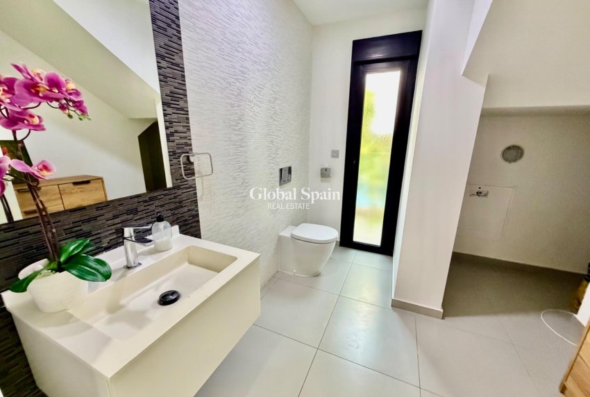 Wederverkoop - VILLA -
ROJALES - Cuidad Quesada