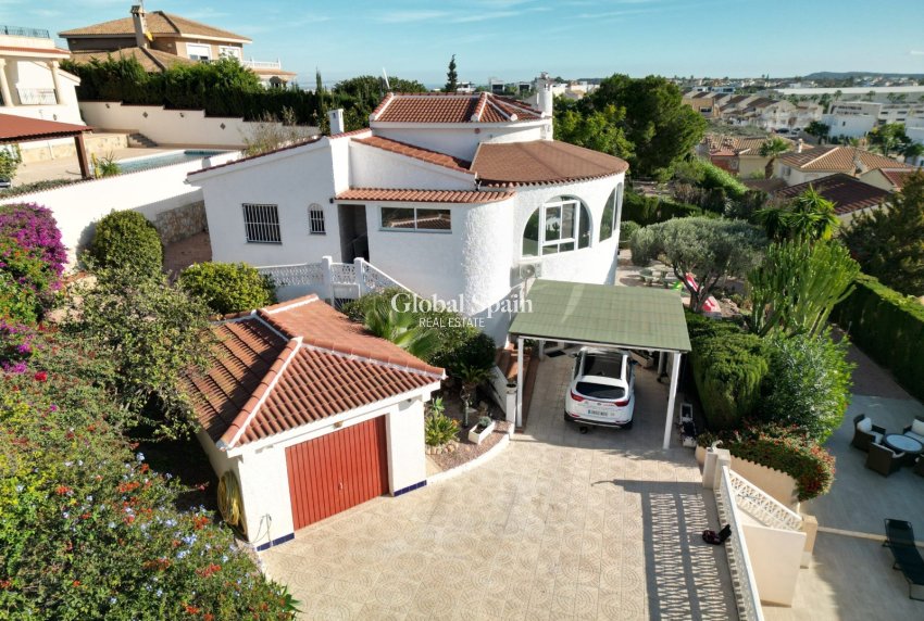 Wederverkoop - VILLA -
ROJALES - Cuidad Quesada