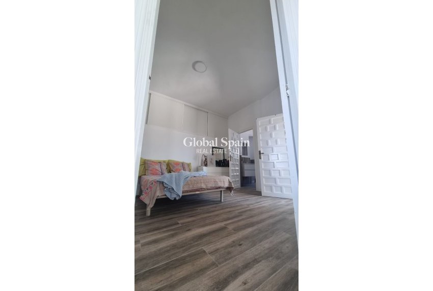 Wederverkoop - VILLA -
ROJALES - Cuidad Quesada