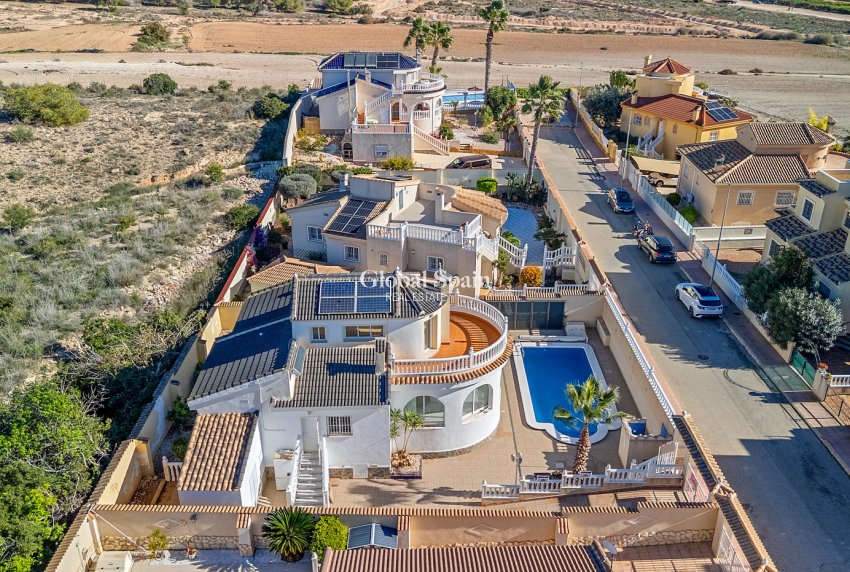 Wederverkoop - VILLA -
ROJALES - Inland