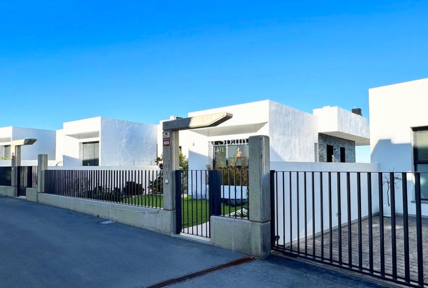 Wederverkoop - VILLA -
ROJALES - Inland