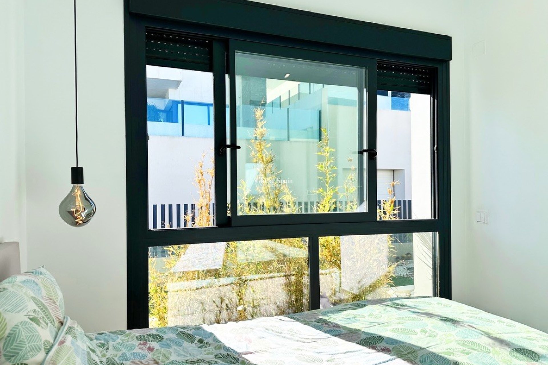 Wederverkoop - VILLA -
ROJALES - Inland