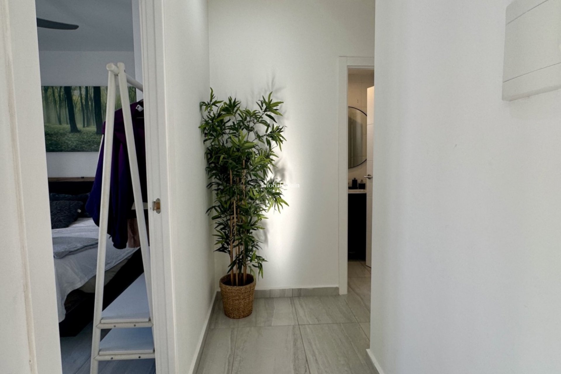 Wederverkoop - VILLA -
ROJALES - Inland