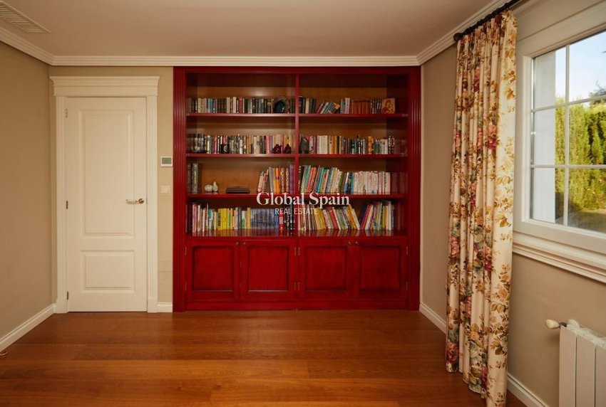 Wederverkoop - VILLA -
ROJALES - Inland