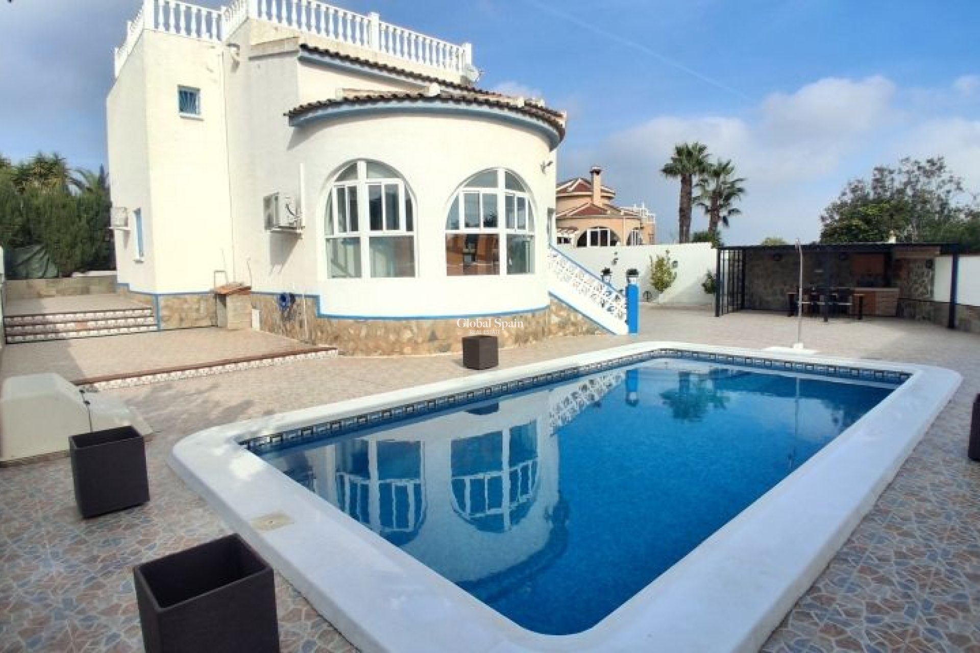 Wederverkoop - VILLA -
ROJALES - Inland