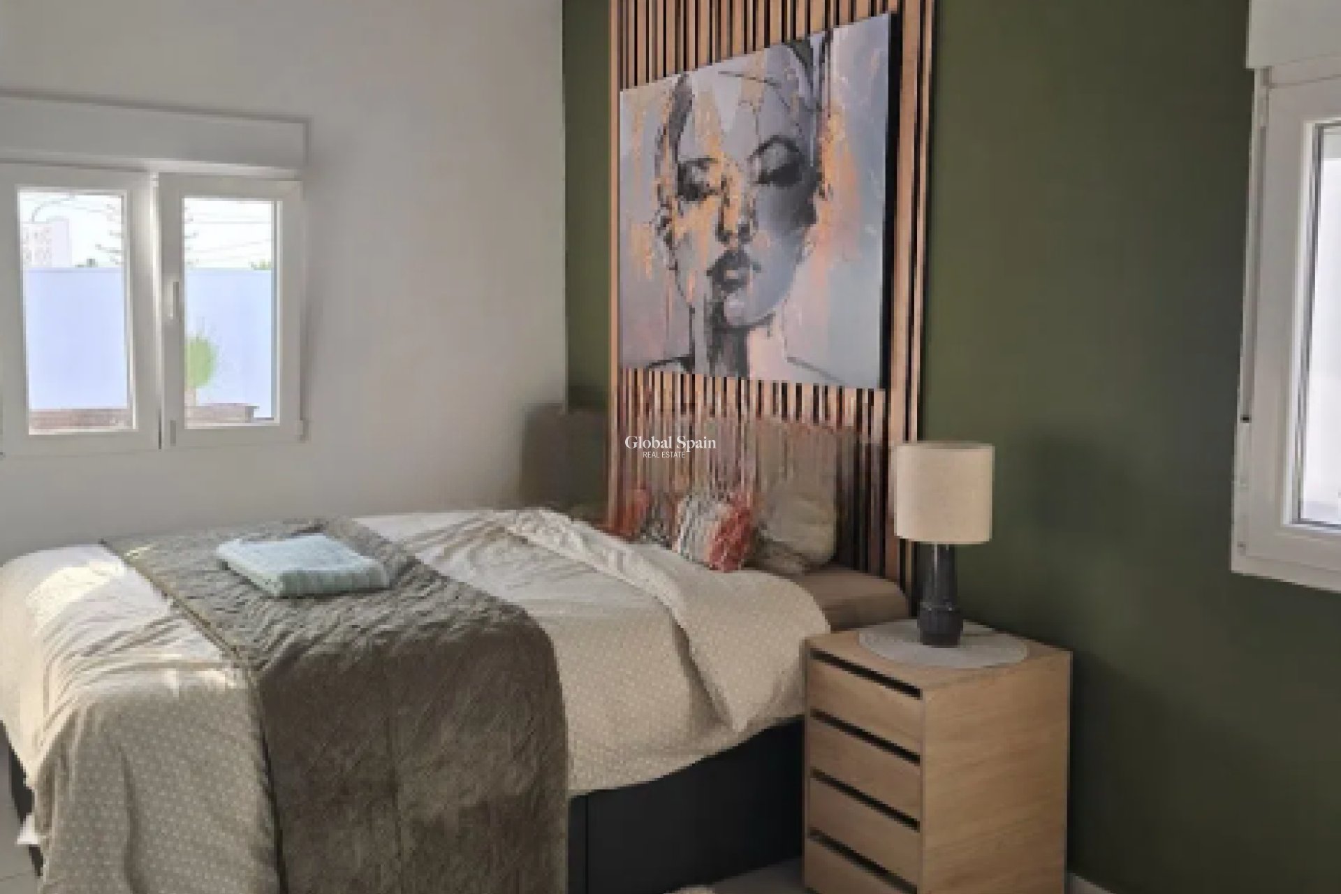 Wederverkoop - VILLA -
ROJALES - Inland