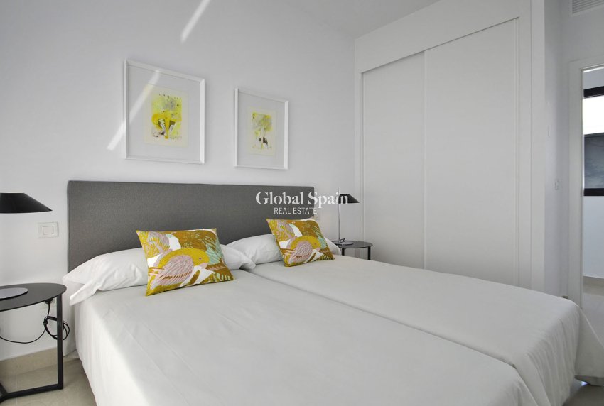 Wederverkoop - VILLA -
ROJALES - Inland