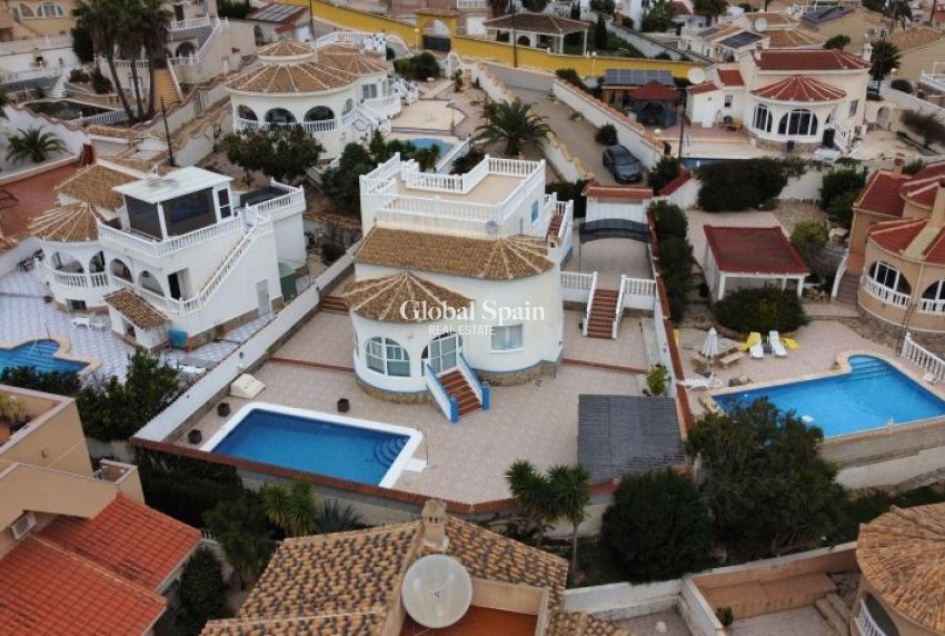 Wederverkoop - VILLA -
ROJALES - Inland