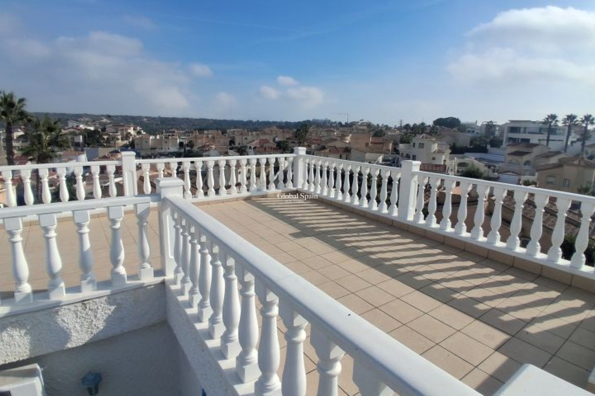 Wederverkoop - VILLA -
ROJALES - Inland