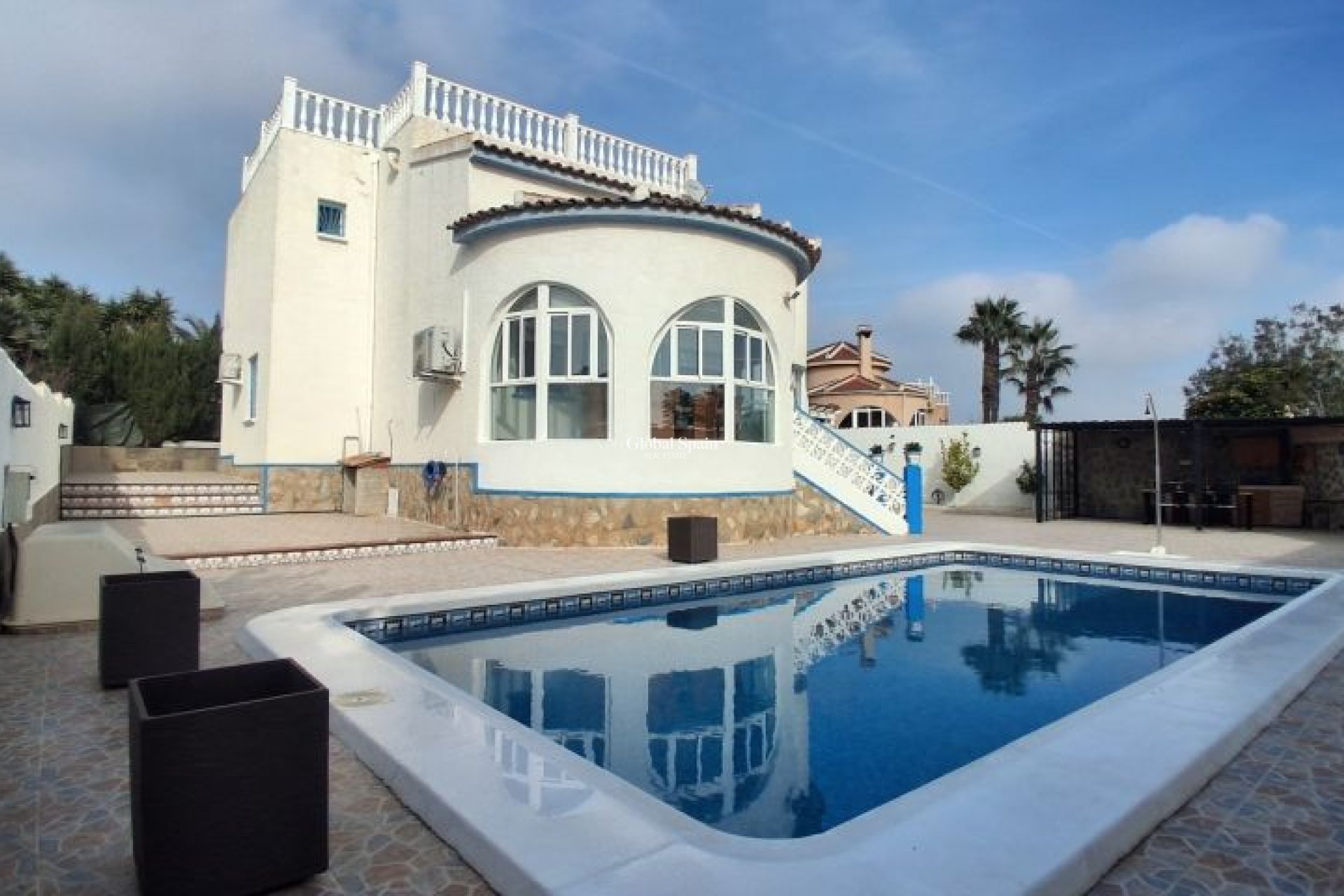 Wederverkoop - VILLA -
ROJALES - Inland