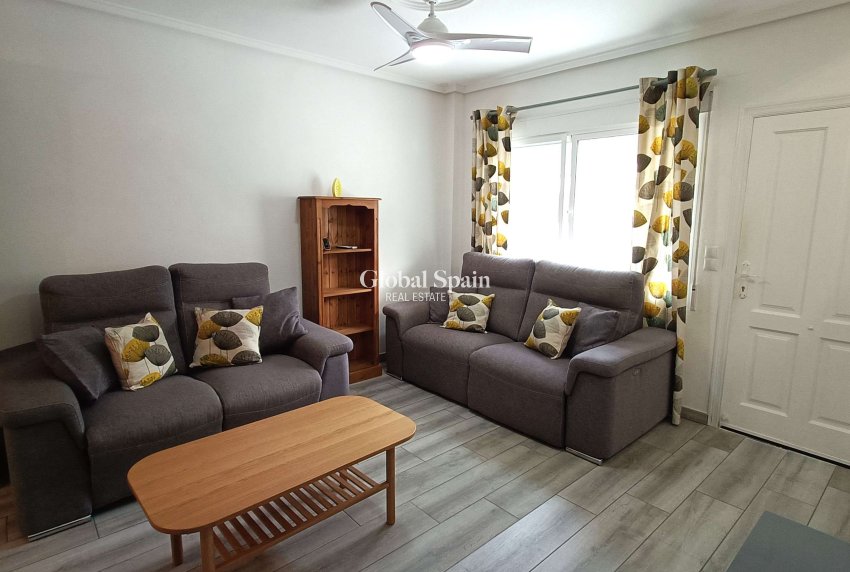 Wederverkoop - VILLA -
ROJALES - Inland