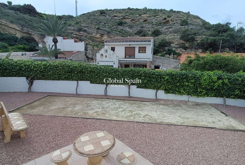 Wederverkoop - VILLA -
ROJALES - Inland