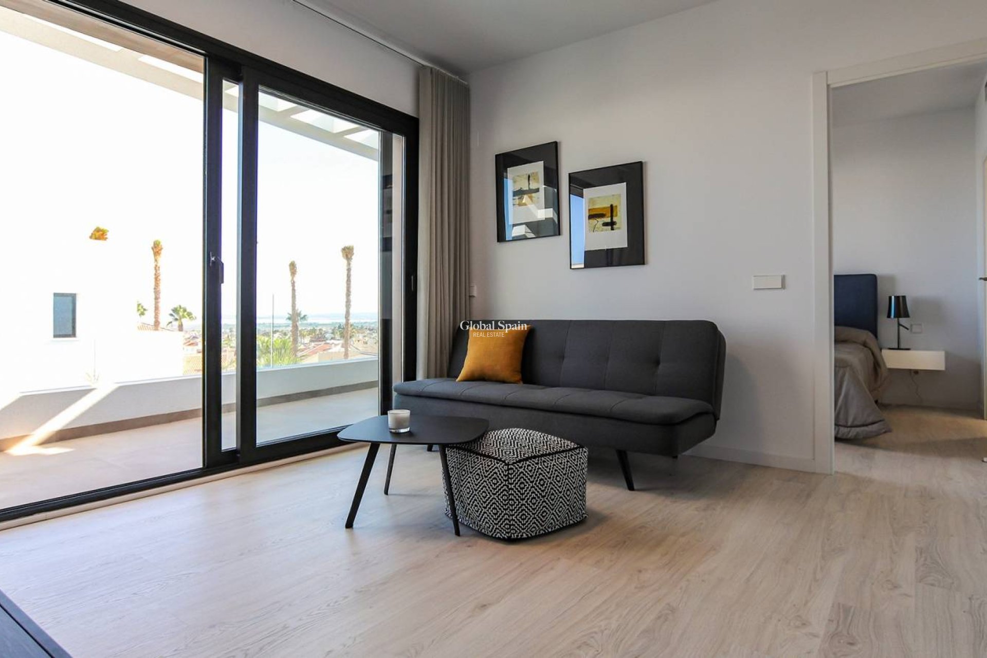 Wederverkoop - VILLA -
ROJALES - Inland
