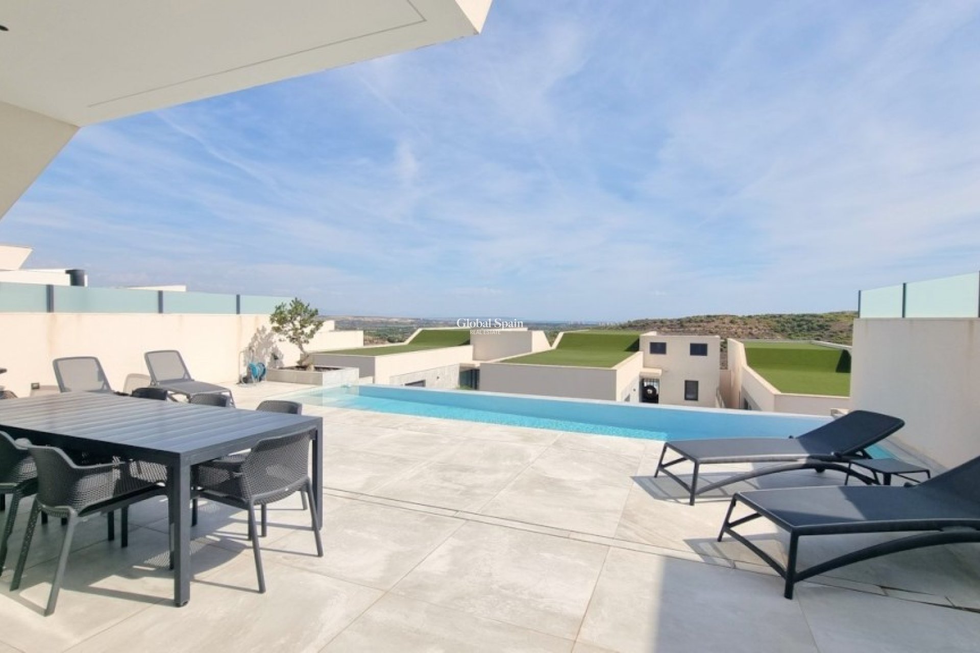 Wederverkoop - VILLA -
ROJALES - Inland