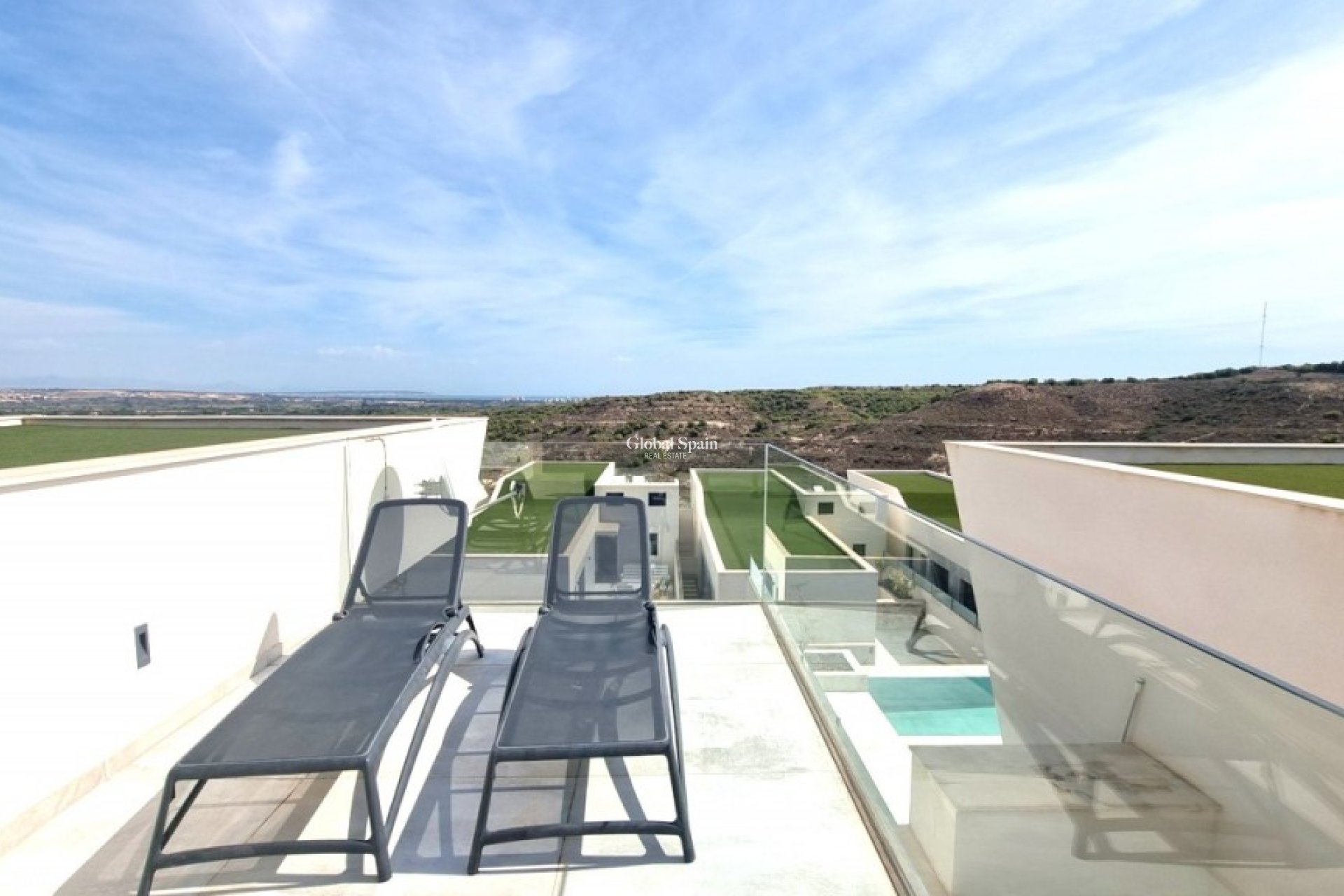 Wederverkoop - VILLA -
ROJALES - Inland
