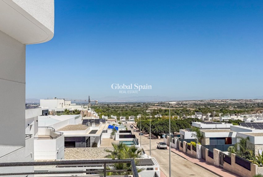 Wederverkoop - VILLA -
ROJALES - Inland