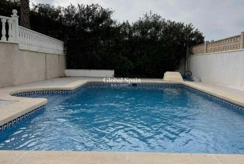Wederverkoop - VILLA -
ROJALES - La Marquesa Golf