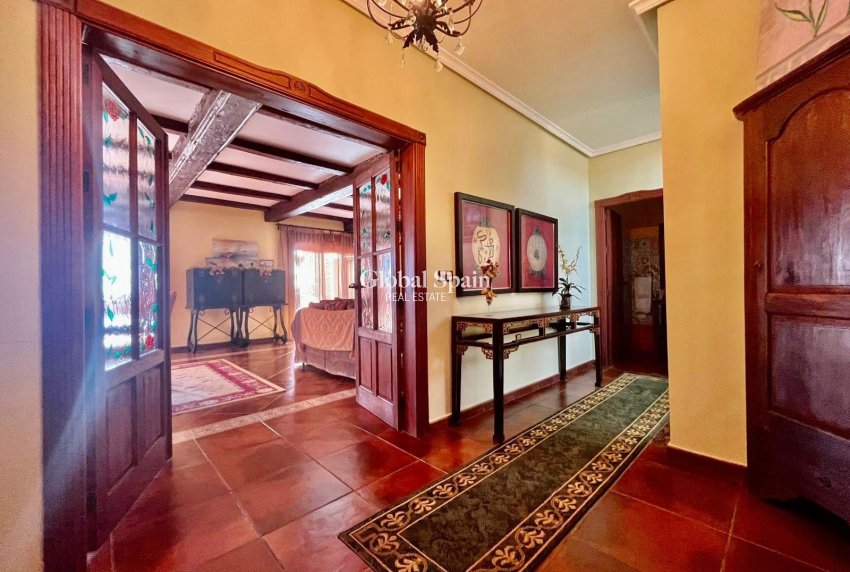 Wederverkoop - VILLA -
ROJALES - La Vega Baja