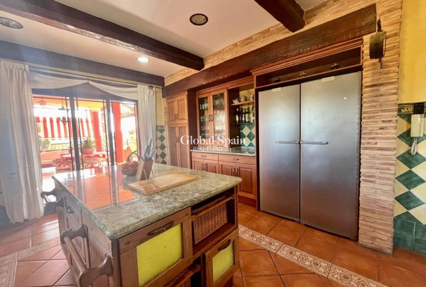 Wederverkoop - VILLA -
ROJALES - La Vega Baja