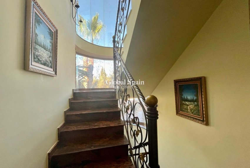 Wederverkoop - VILLA -
ROJALES - La Vega Baja