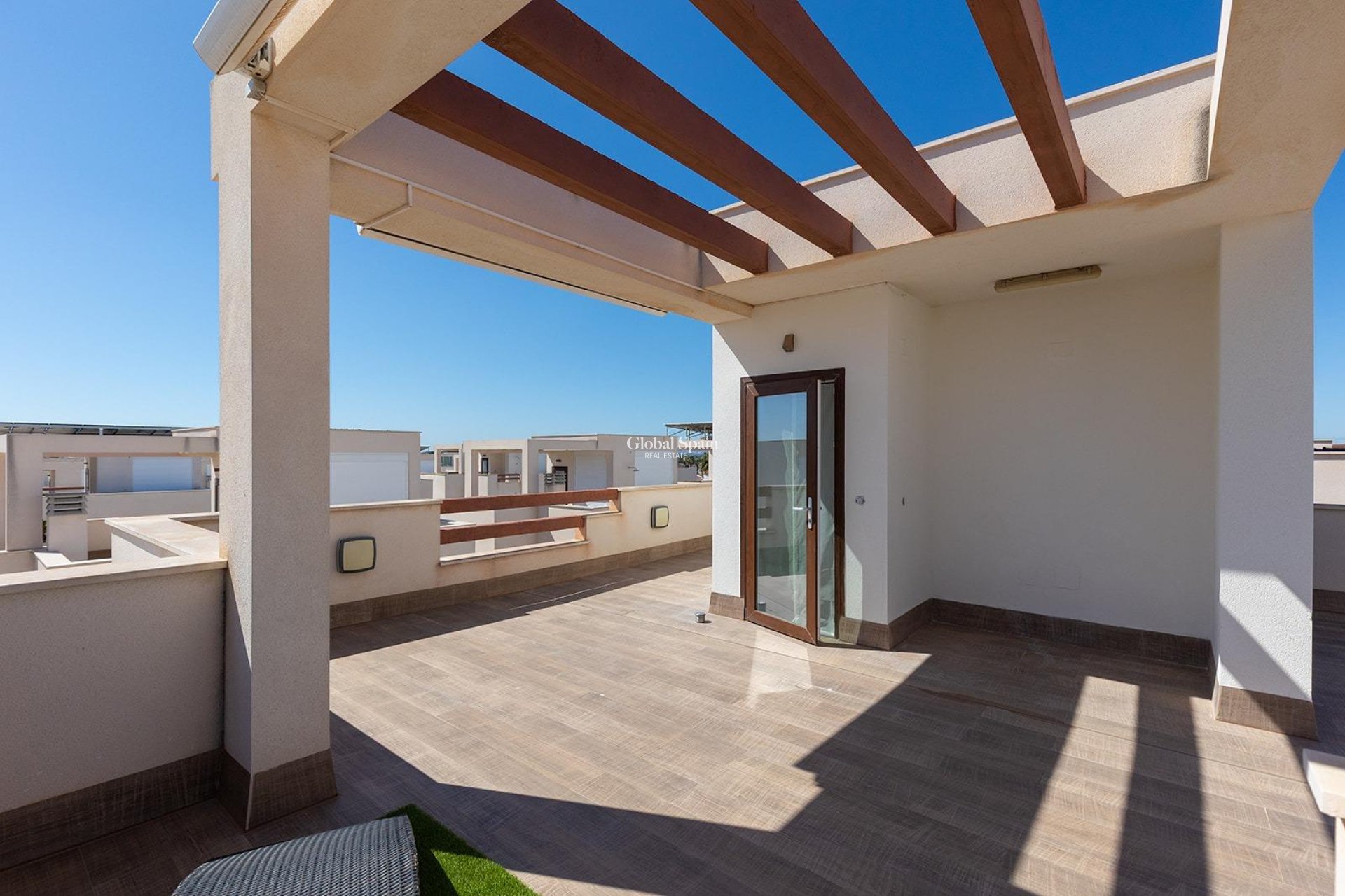 Wederverkoop - VILLA -
ROJALES - Pueblo bravo