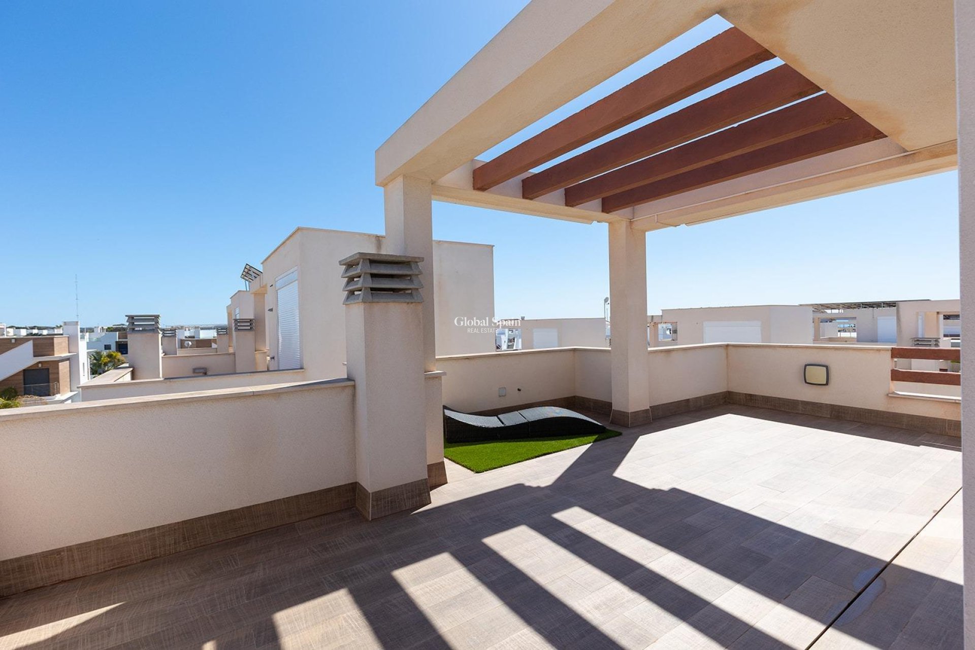 Wederverkoop - VILLA -
ROJALES - Pueblo bravo