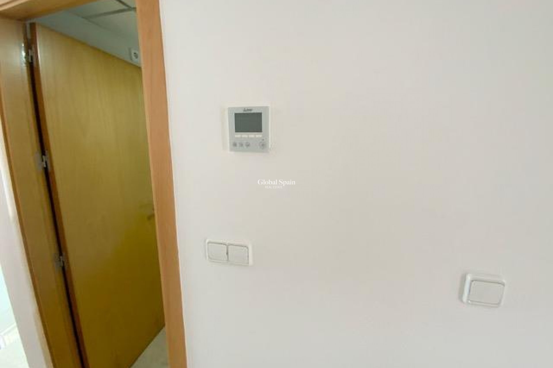 Wederverkoop - VILLA -
ROLDÁN - Inland