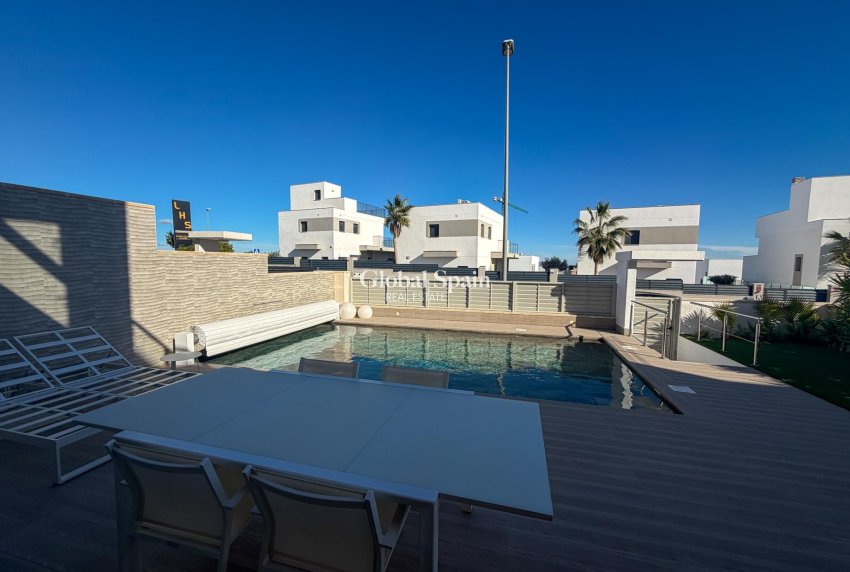 Wederverkoop - VILLA -
SAN MIGUEL DE SALINAS - Bellavista