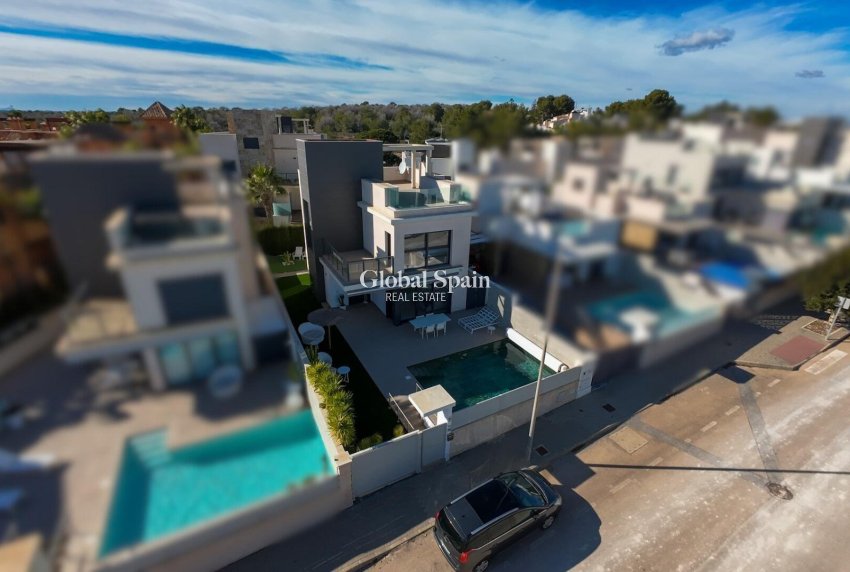 Wederverkoop - VILLA -
SAN MIGUEL DE SALINAS - Bellavista