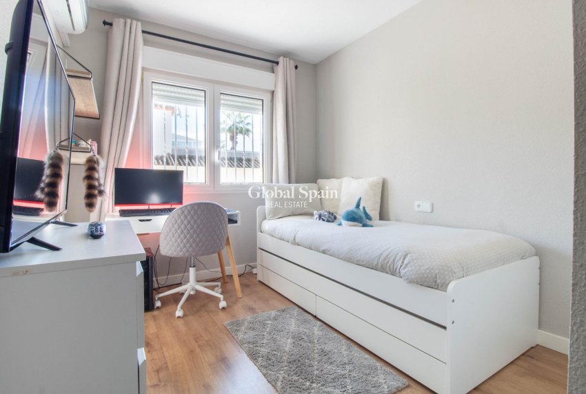 Wederverkoop - VILLA -
SAN MIGUEL DE SALINAS - Blue Lagoon - El Galan