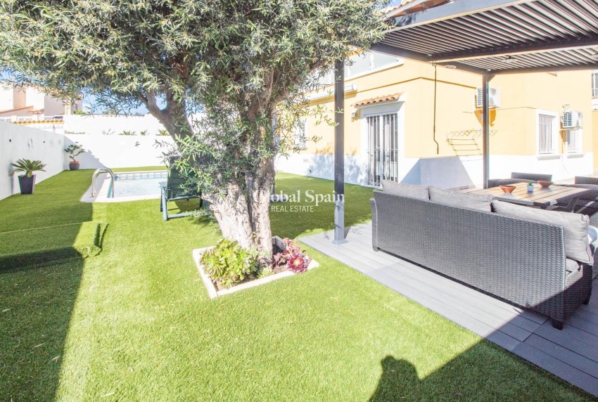 Wederverkoop - Villa -
SAN MIGUEL DE SALINAS - Blue Lagoon - El Galan