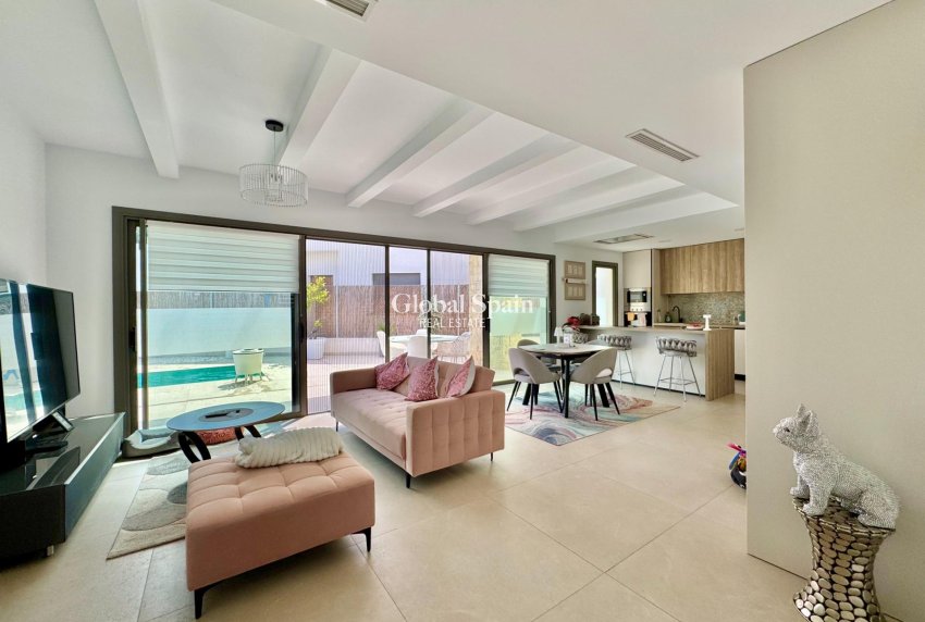 Wederverkoop - VILLA -
SAN MIGUEL DE SALINAS - Blue Lagoon - Galán