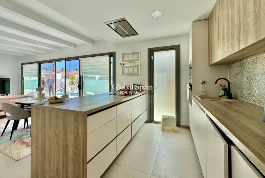 Wederverkoop - VILLA -
SAN MIGUEL DE SALINAS - Blue Lagoon - Galán