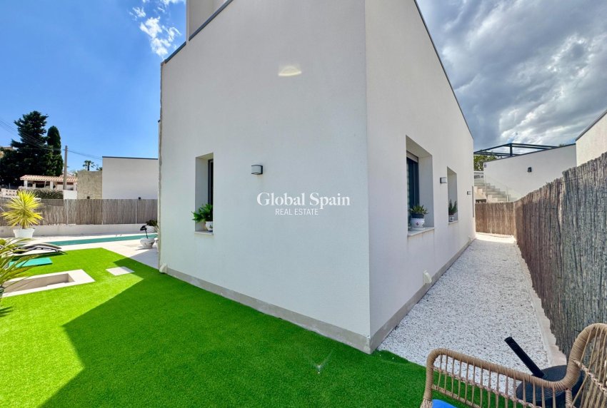 Wederverkoop - VILLA -
SAN MIGUEL DE SALINAS - Blue Lagoon - Galán