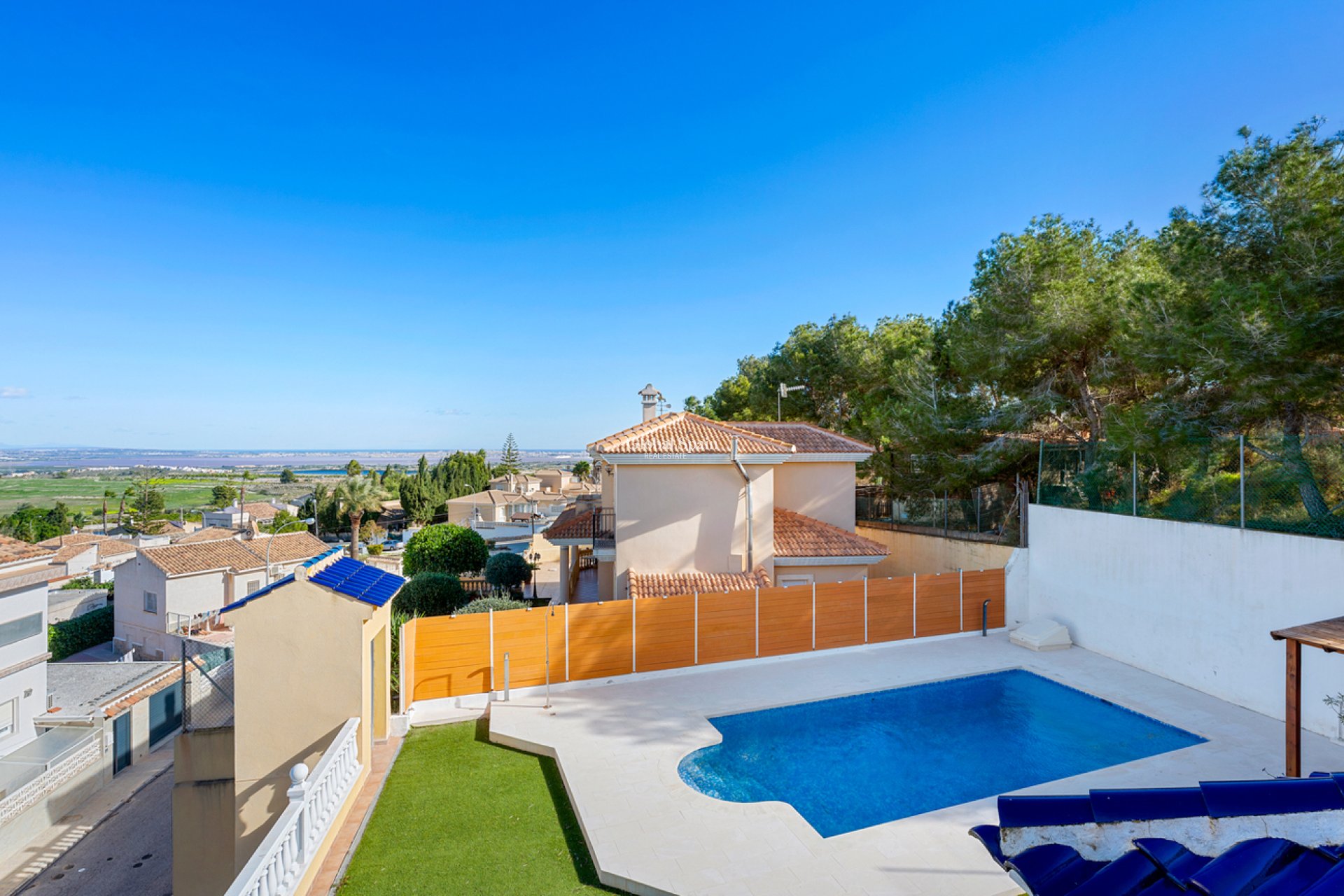 Wederverkoop - VILLA -
SAN MIGUEL DE SALINAS - Costa Blanca