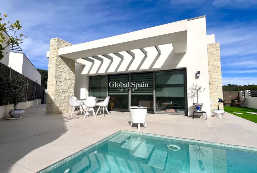 Wederverkoop - VILLA -
SAN MIGUEL DE SALINAS - Costa Blanca