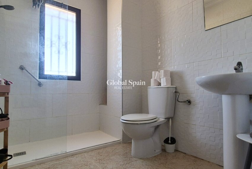 Wederverkoop - VILLA -
SAN MIGUEL DE SALINAS - Costa Blanca