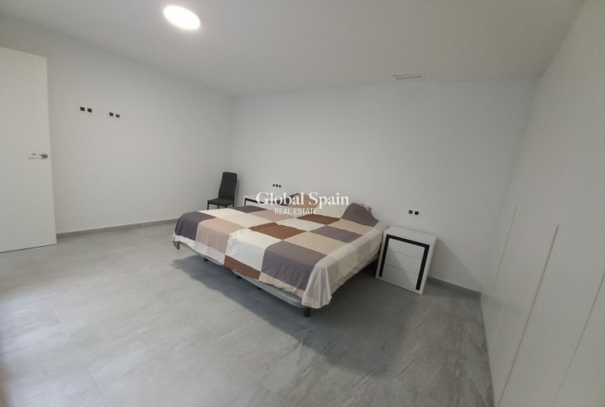 Wederverkoop - VILLA -
SAN MIGUEL DE SALINAS - Inland