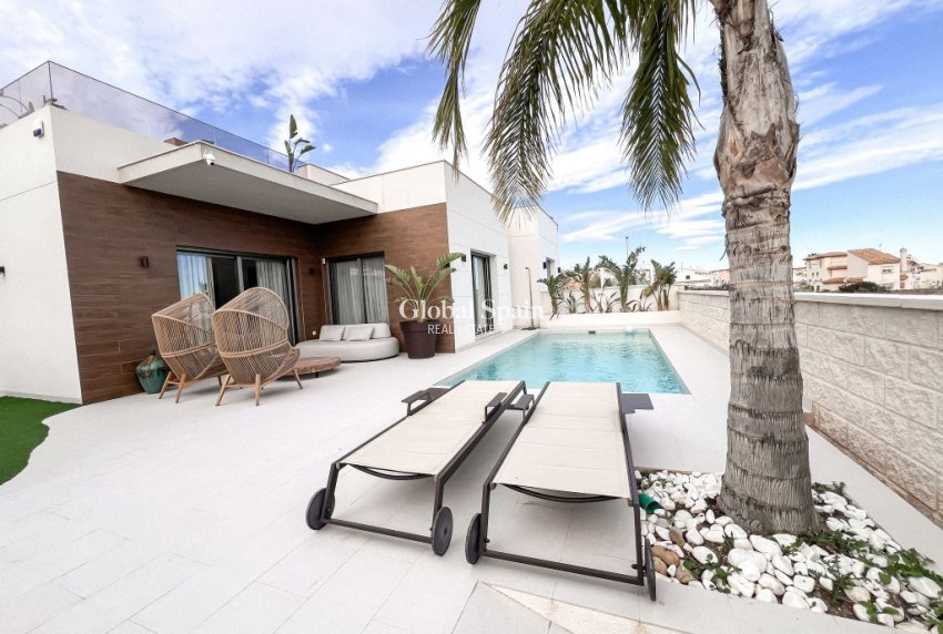 Wederverkoop - VILLA -
SAN MIGUEL DE SALINAS - Inland