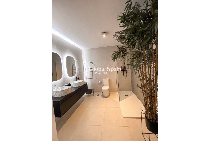 Wederverkoop - VILLA -
SAN MIGUEL DE SALINAS - Inland