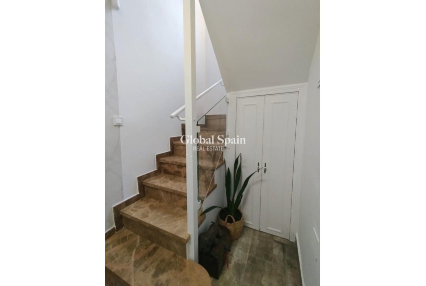 Wederverkoop - VILLA -
SAN MIGUEL DE SALINAS - Inland