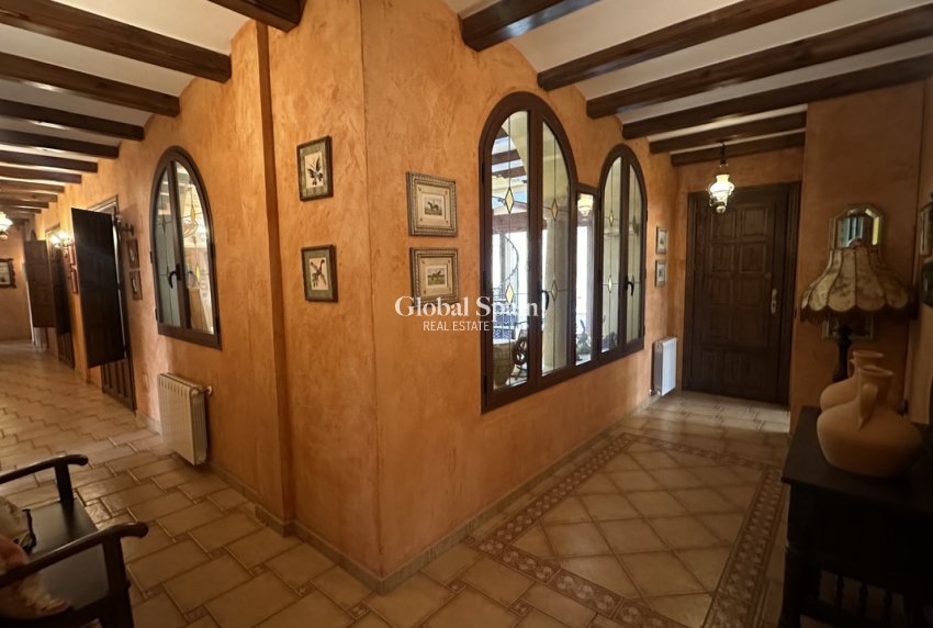 Wederverkoop - VILLA -
SAN MIGUEL DE SALINAS - Inland