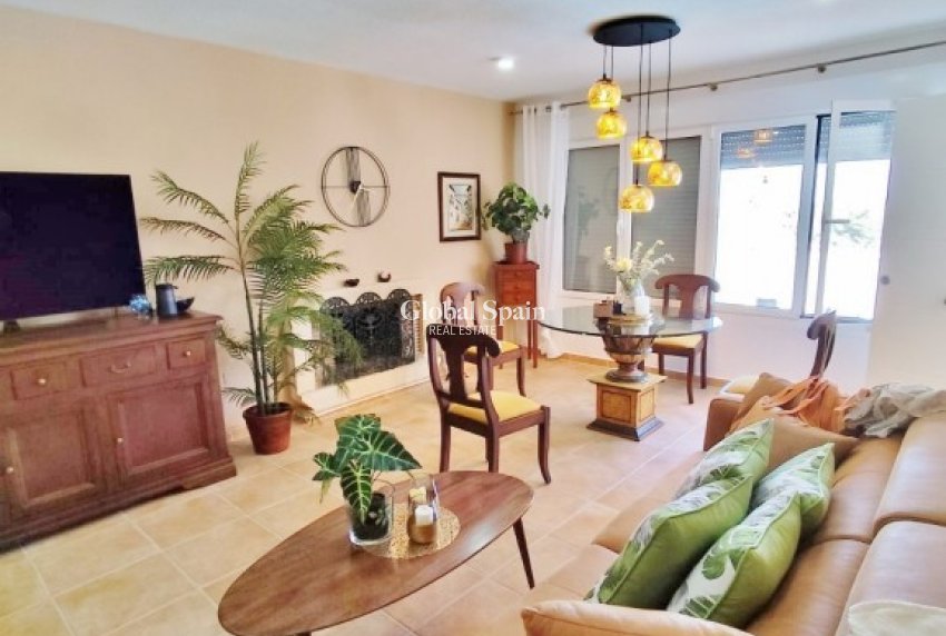 Wederverkoop - VILLA -
SAN MIGUEL DE SALINAS - Inland