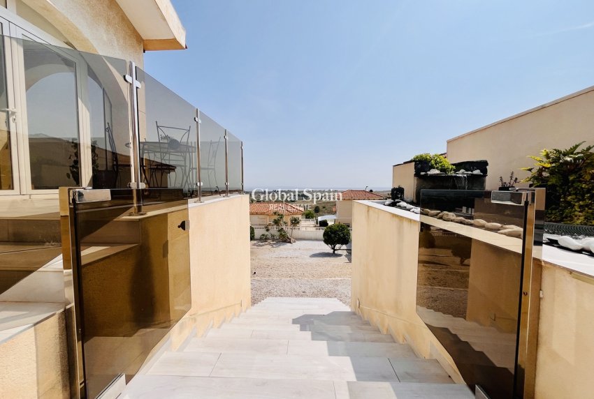 Wederverkoop - VILLA -
SAN MIGUEL DE SALINAS - Inland