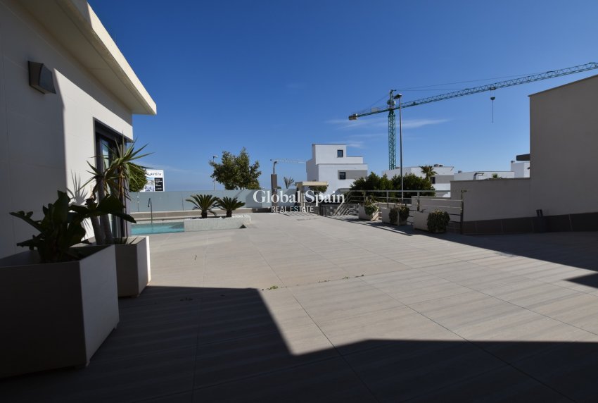 Wederverkoop - VILLA -
SAN MIGUEL DE SALINAS - Inland