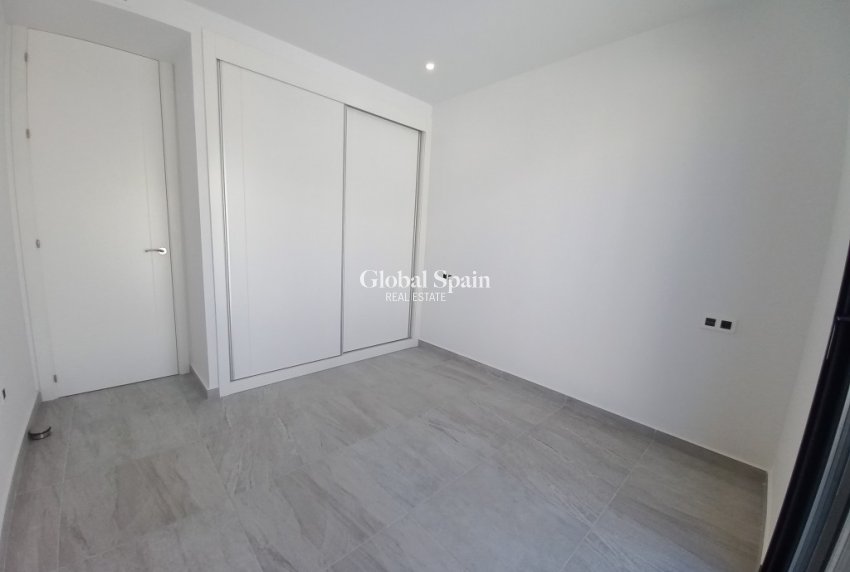 Wederverkoop - VILLA -
SAN MIGUEL DE SALINAS - Inland