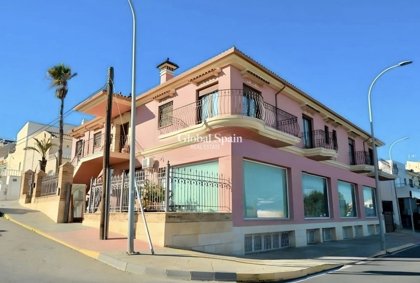 Wederverkoop - VILLA -
SAN MIGUEL DE SALINAS - Inland