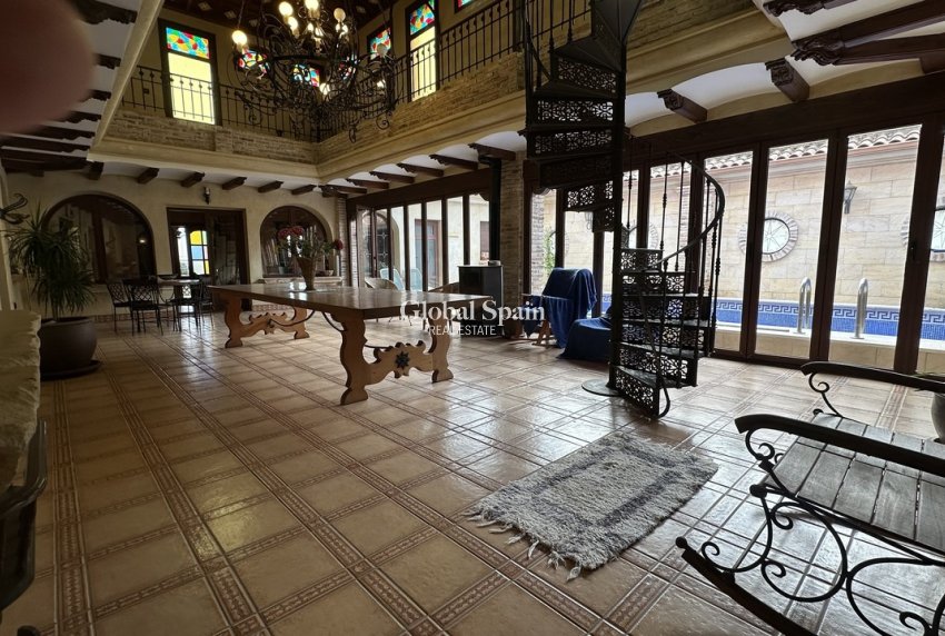 Wederverkoop - VILLA -
SAN MIGUEL DE SALINAS - Inland