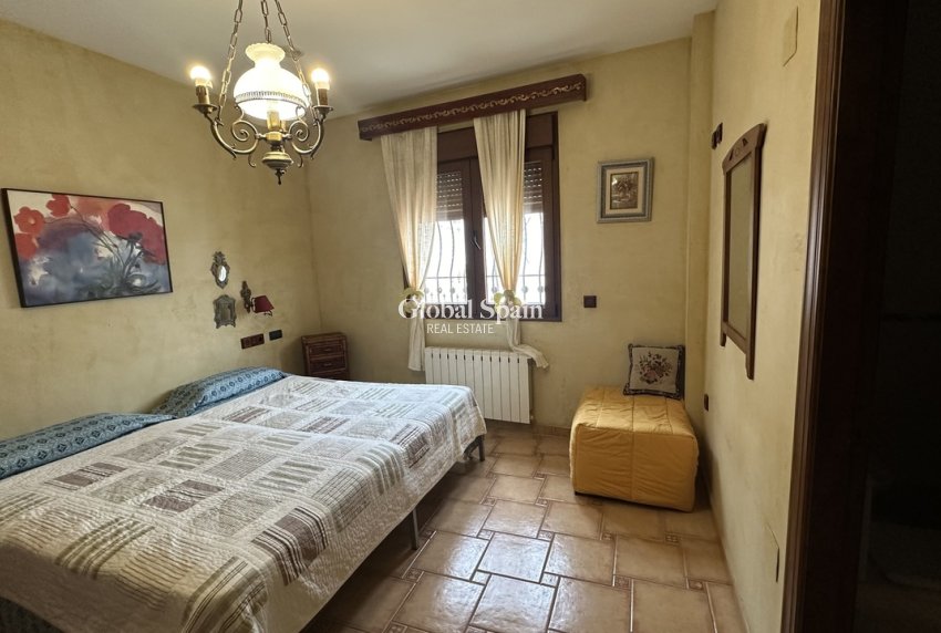 Wederverkoop - VILLA -
SAN MIGUEL DE SALINAS - Inland